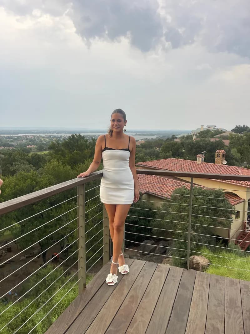 Sunday Tan bridal spray tan client - wedding photo 8