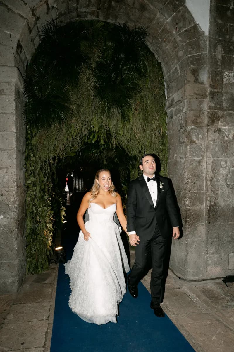 Sunday Tan bridal spray tan client - wedding photo 9