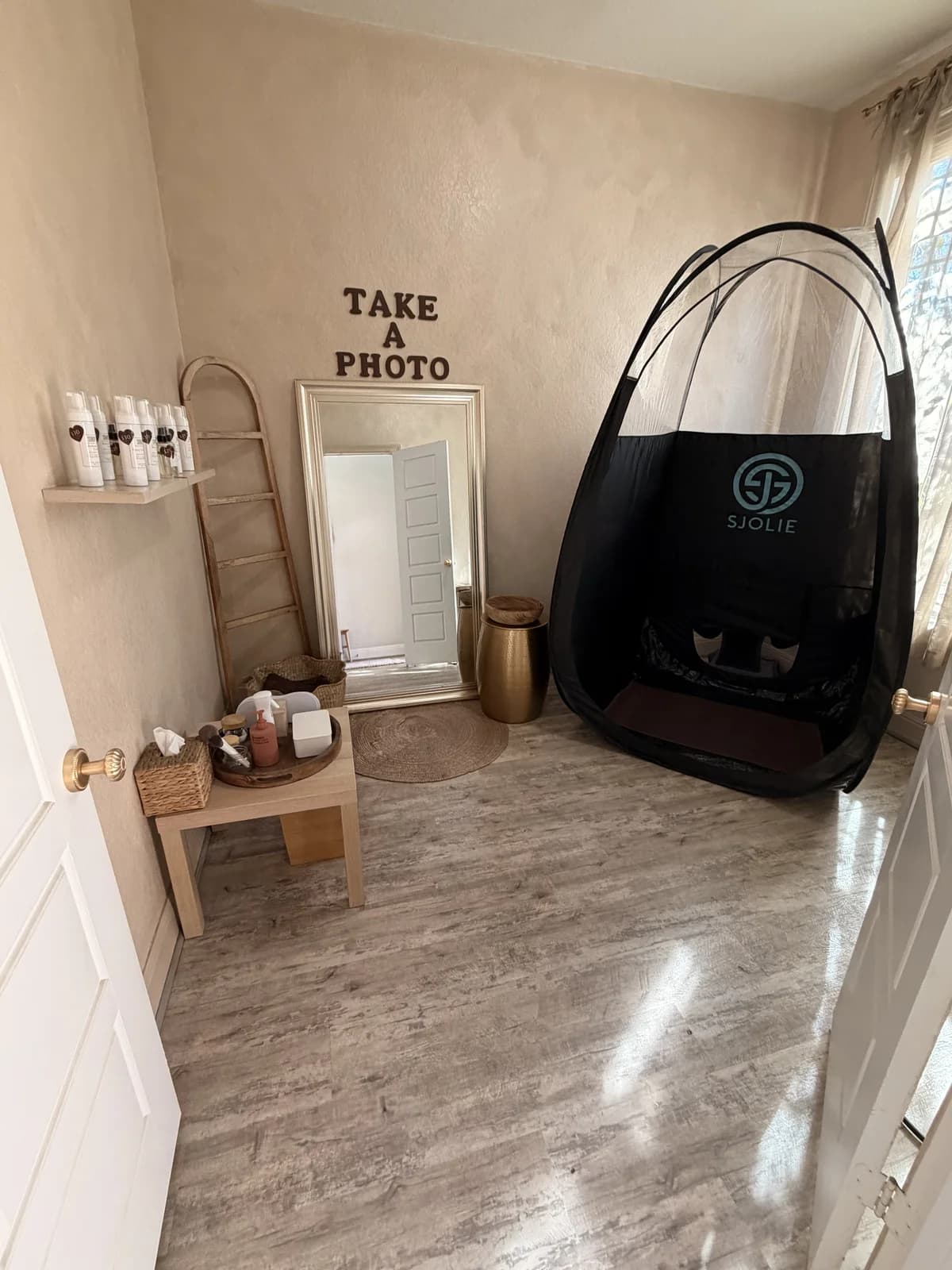 Sunday Tan studio space